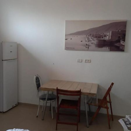 פינה שקטה דקה הליכה לכנרת והטיילת Apartamento Tiberíades Exterior foto